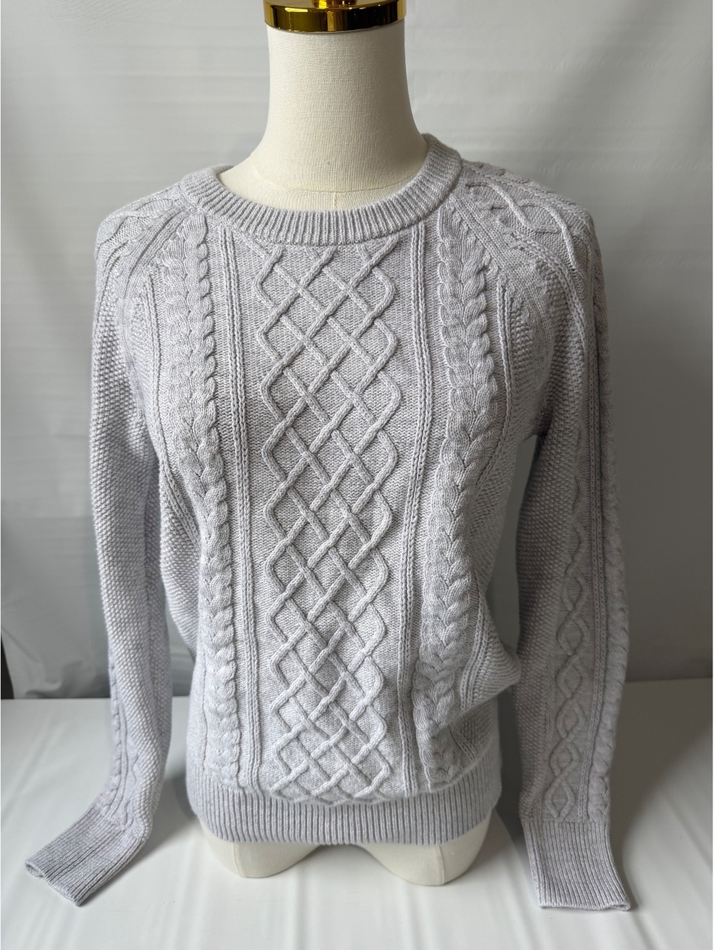 GAP Womens Small Light Gray Cable Knit Crewneck Pullover Sweater Long Sleeve